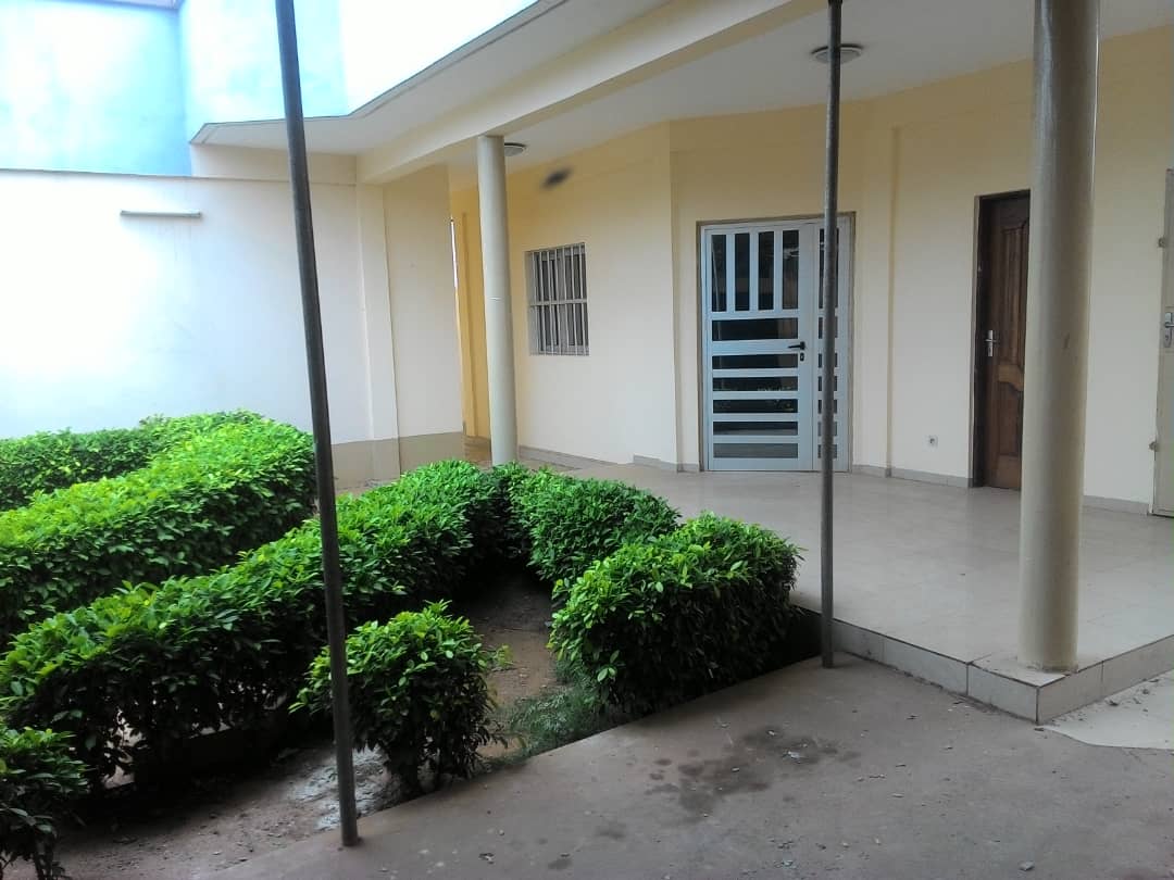 N° 4296 :
                            Villa à louer , Avedji, Lome, Togo : 220 000 XOF/mois